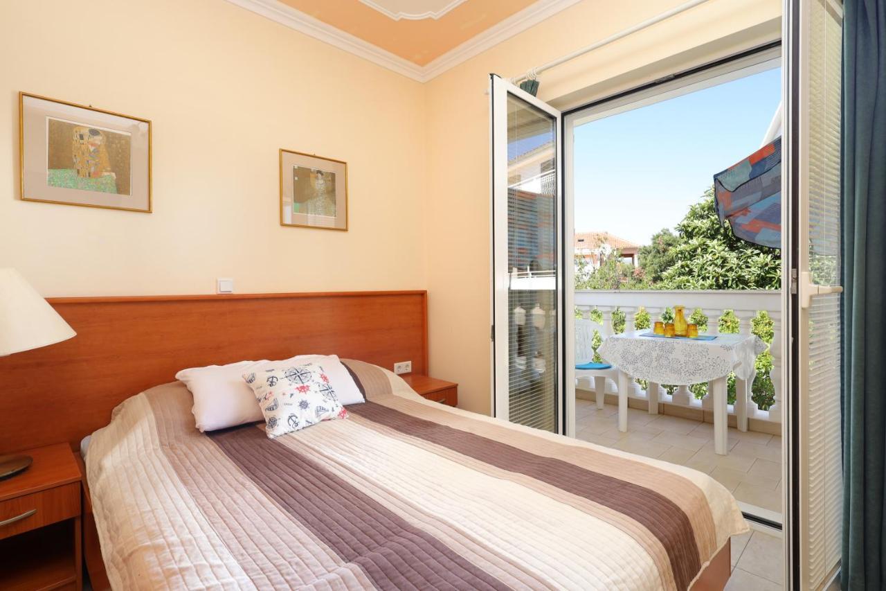 Family Friendly Seaside Apartments Brodarica, Sibenik - 15270 מראה חיצוני תמונה