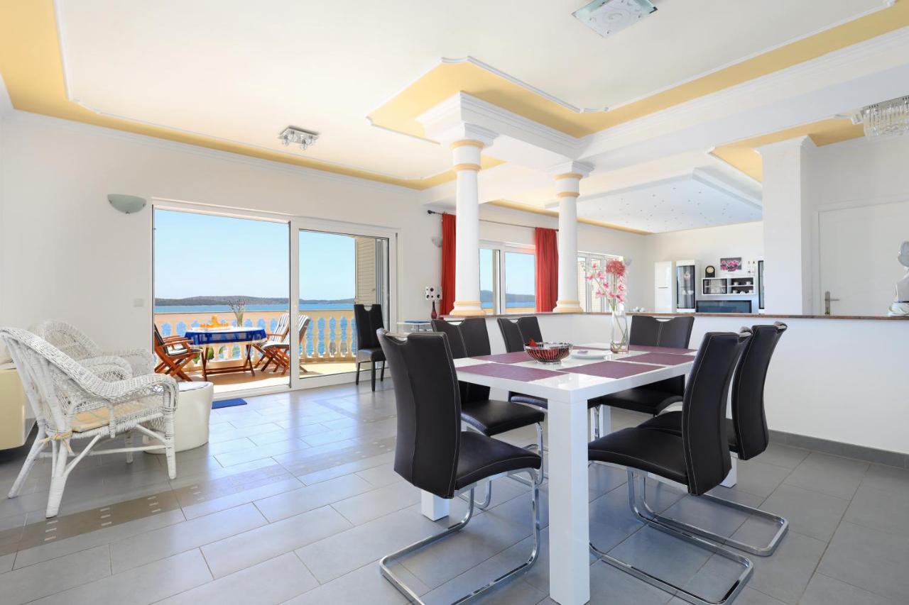 Family Friendly Seaside Apartments Brodarica, Sibenik - 15270 מראה חיצוני תמונה
