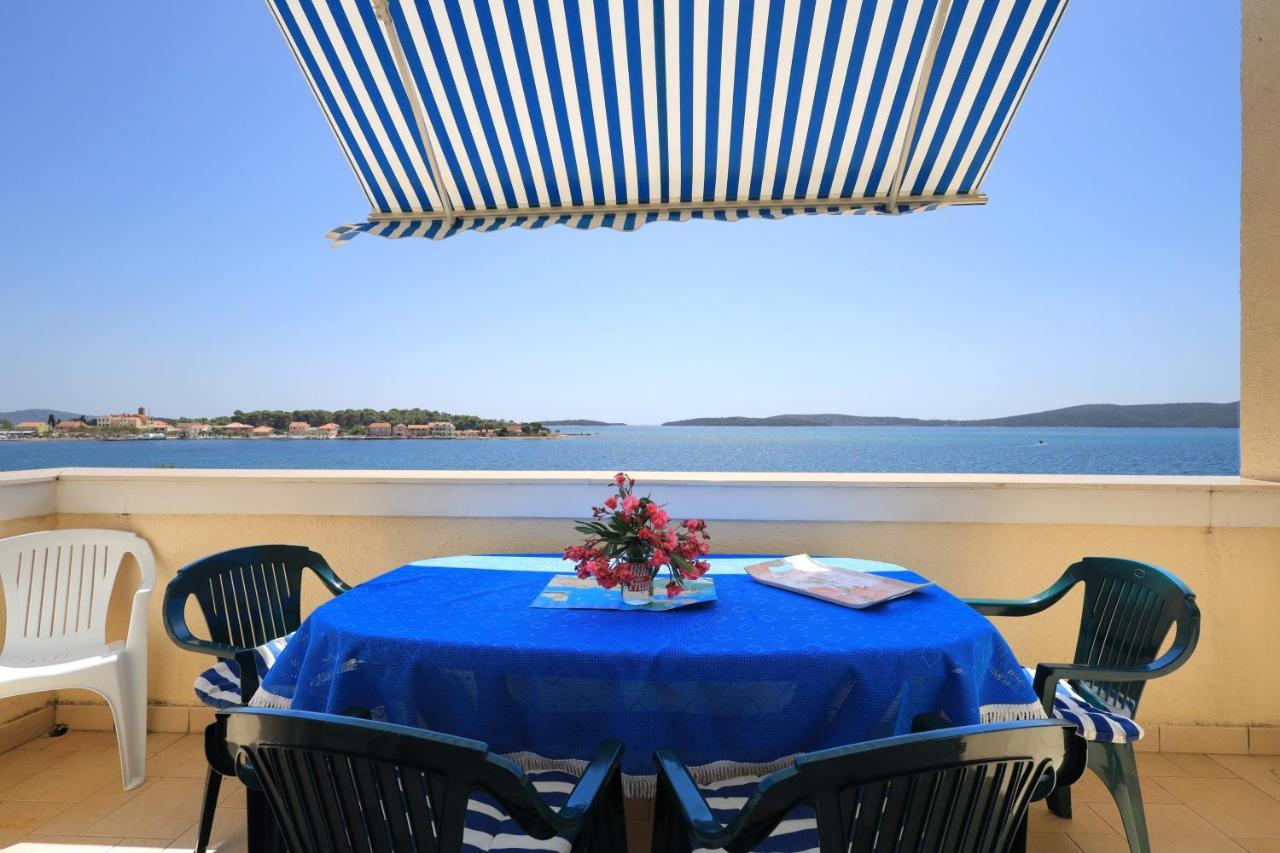 Family Friendly Seaside Apartments Brodarica, Sibenik - 15270 מראה חיצוני תמונה