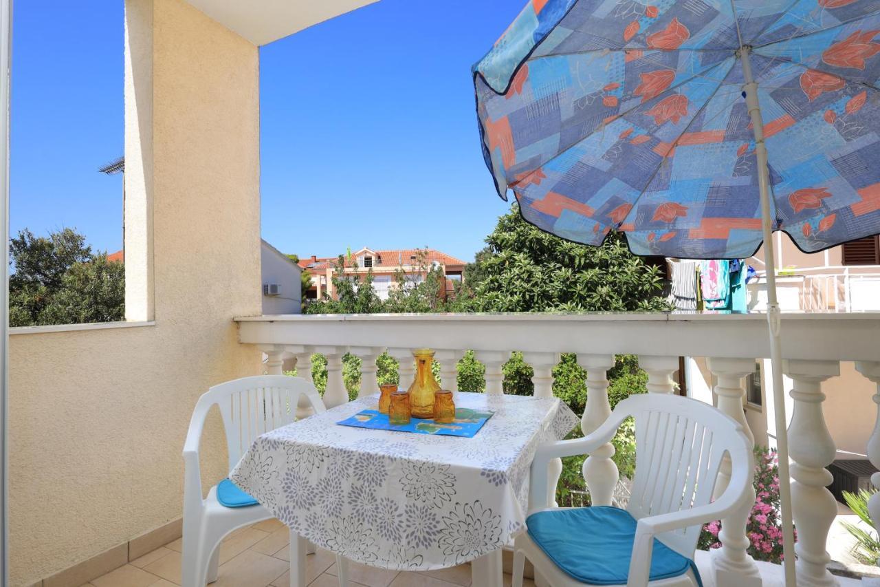 Family Friendly Seaside Apartments Brodarica, Sibenik - 15270 מראה חיצוני תמונה
