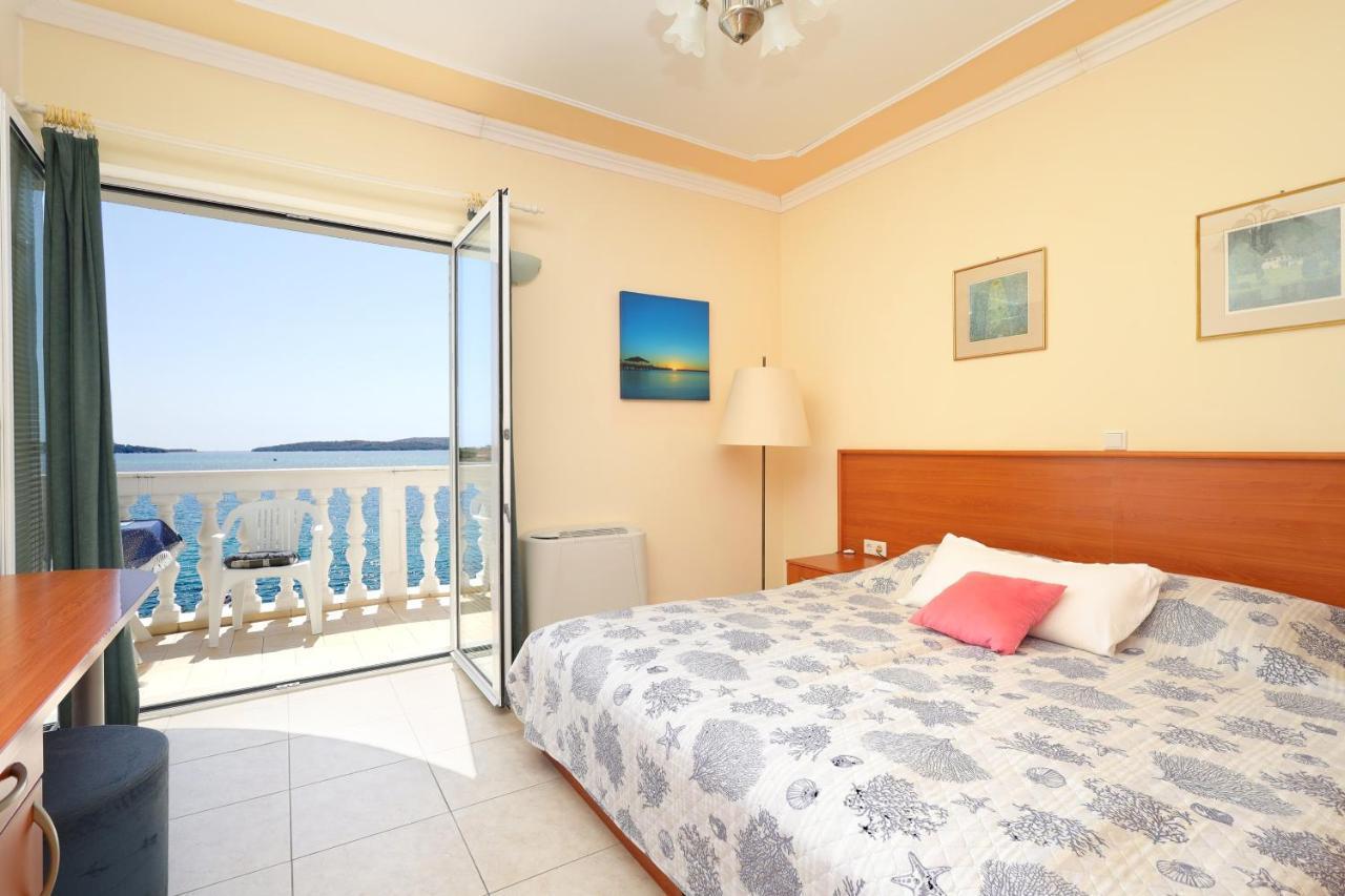 Family Friendly Seaside Apartments Brodarica, Sibenik - 15270 מראה חיצוני תמונה