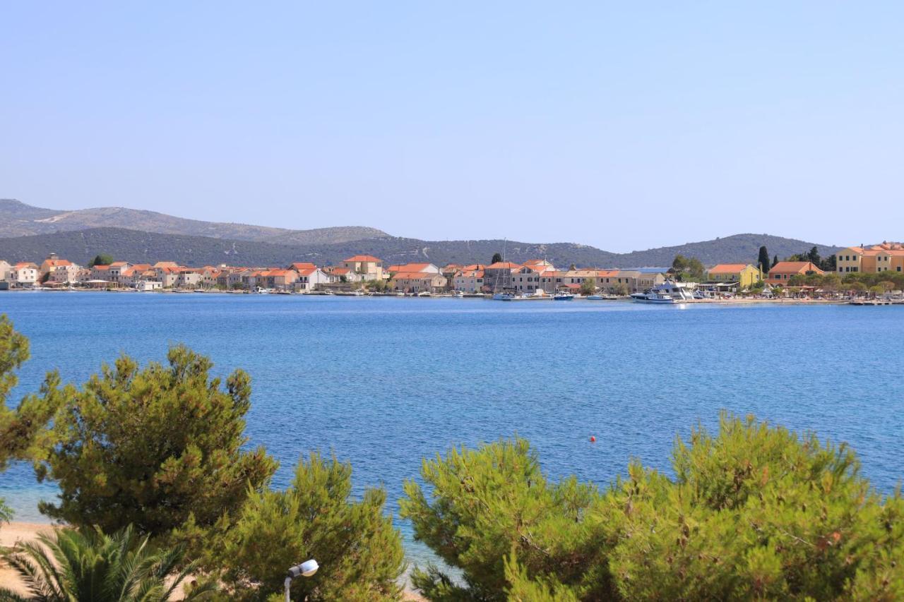 Family Friendly Seaside Apartments Brodarica, Sibenik - 15270 מראה חיצוני תמונה