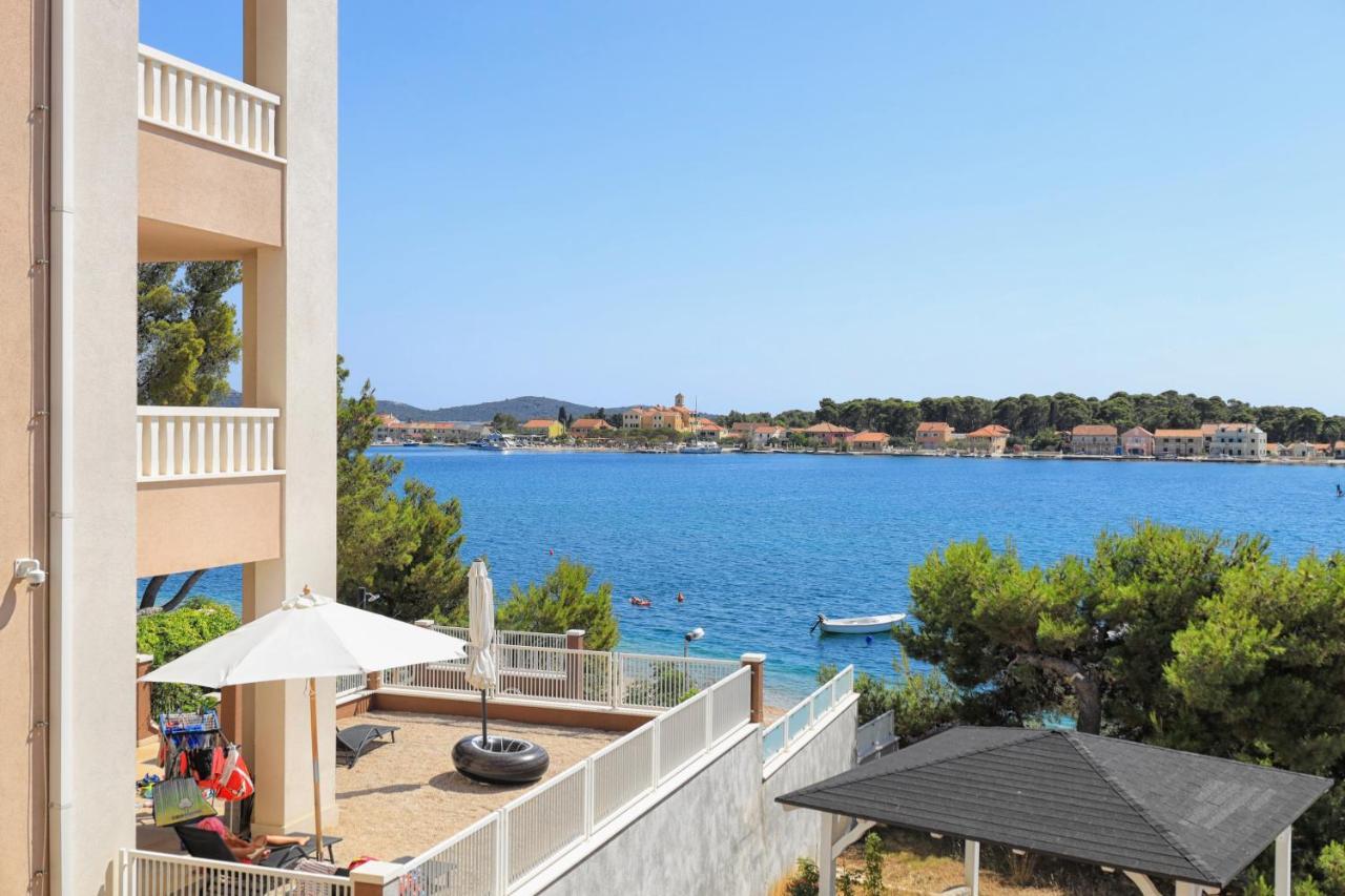 Family Friendly Seaside Apartments Brodarica, Sibenik - 15270 מראה חיצוני תמונה