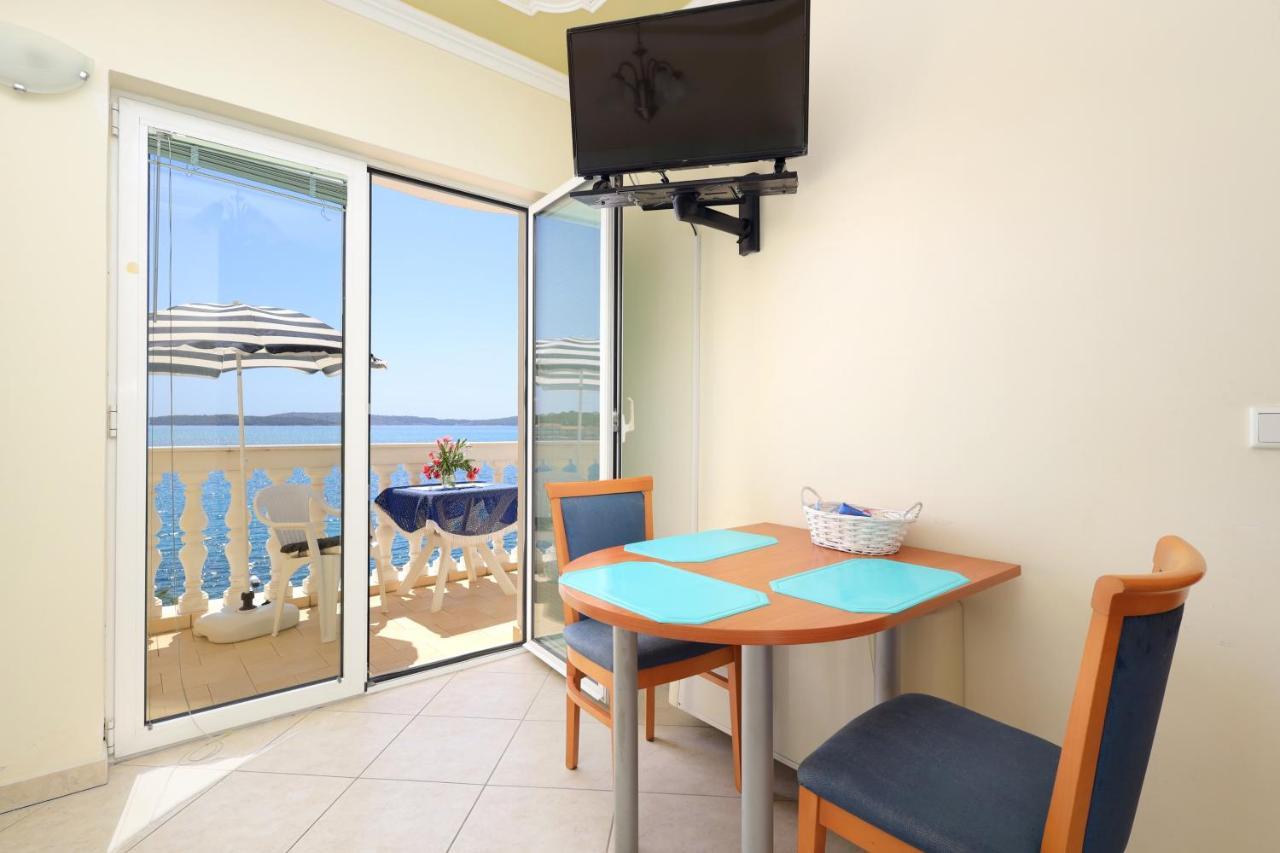 Family Friendly Seaside Apartments Brodarica, Sibenik - 15270 מראה חיצוני תמונה