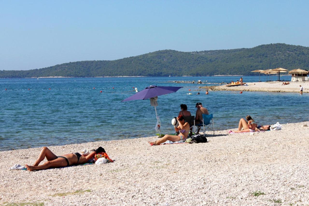 Family Friendly Seaside Apartments Brodarica, Sibenik - 15270 מראה חיצוני תמונה