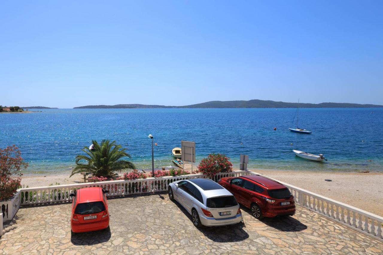 Family Friendly Seaside Apartments Brodarica, Sibenik - 15270 מראה חיצוני תמונה