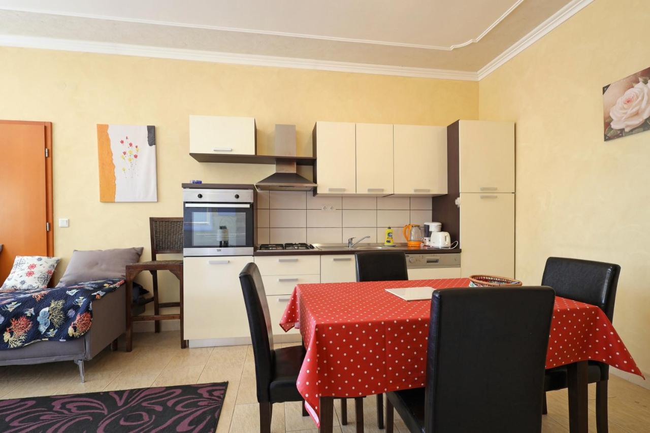 Family Friendly Seaside Apartments Brodarica, Sibenik - 15270 מראה חיצוני תמונה