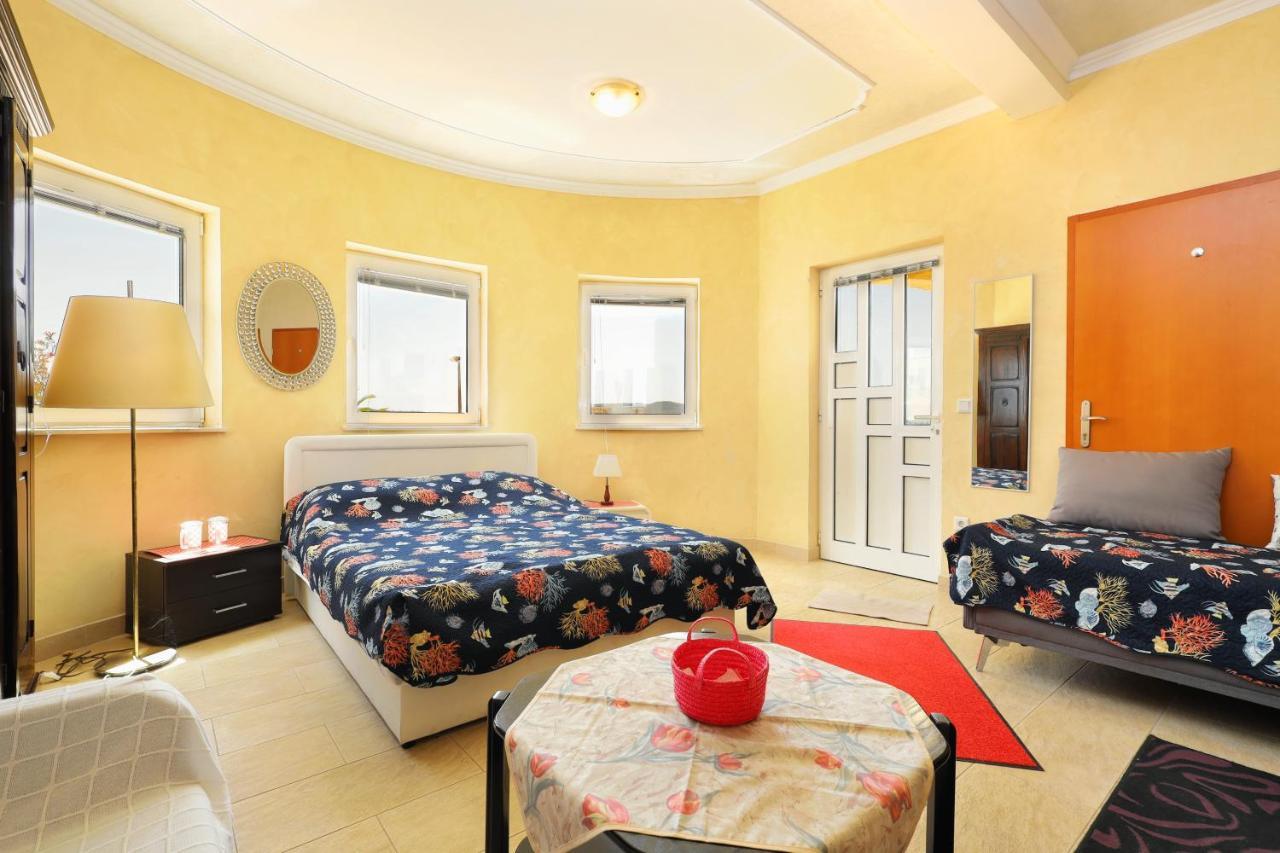 Family Friendly Seaside Apartments Brodarica, Sibenik - 15270 מראה חיצוני תמונה