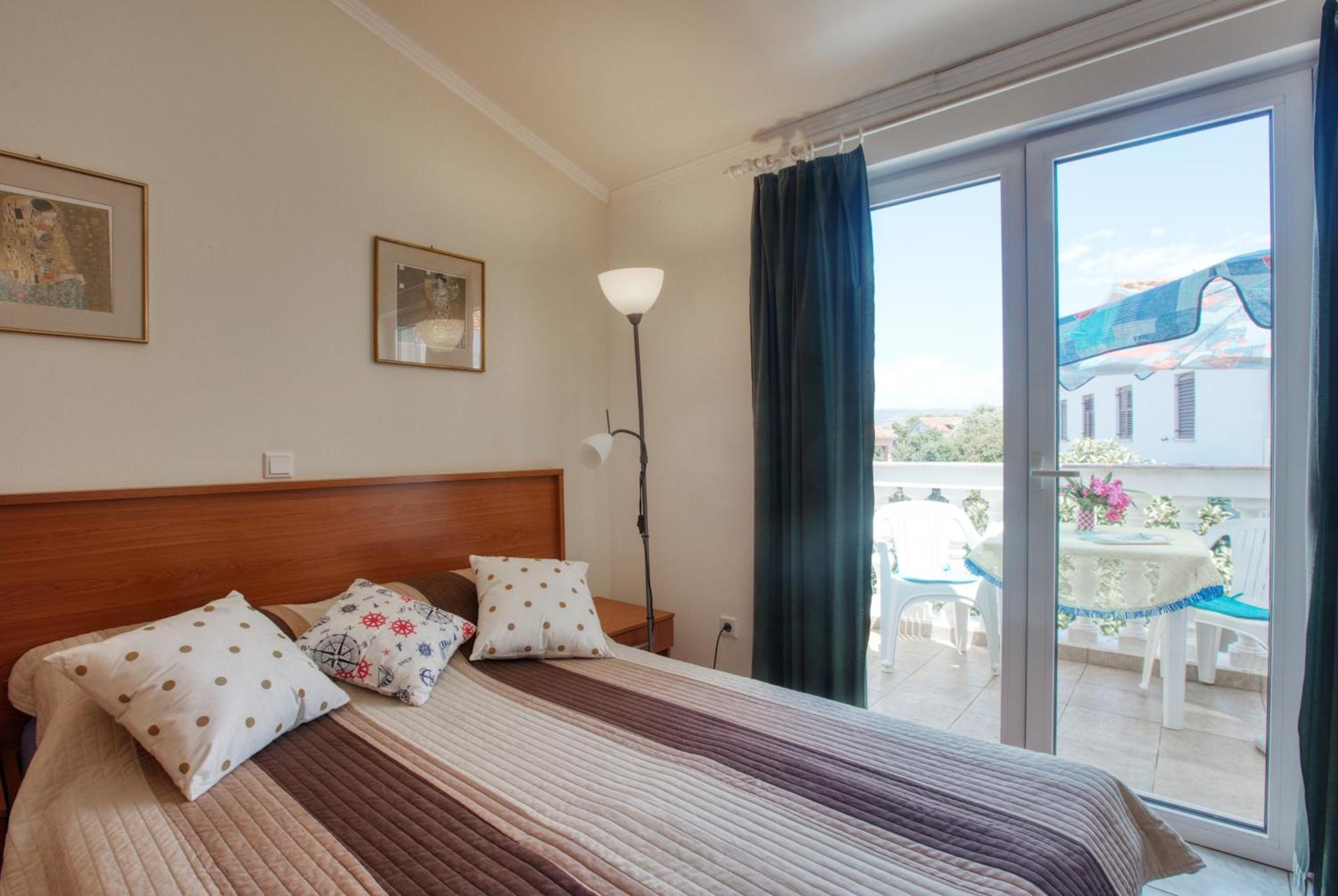Family Friendly Seaside Apartments Brodarica, Sibenik - 15270 מראה חיצוני תמונה