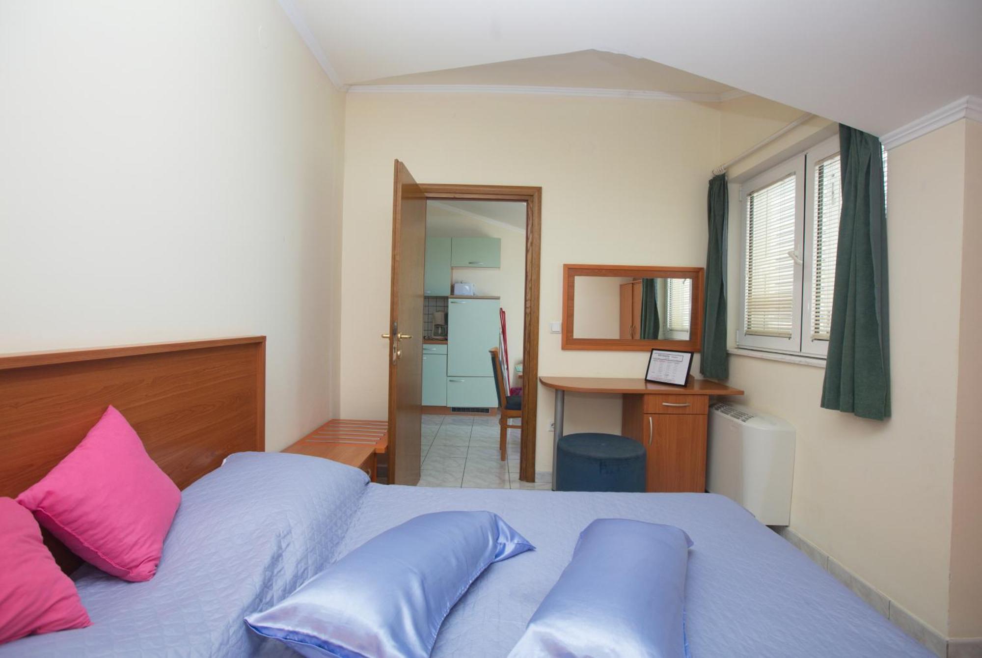 Family Friendly Seaside Apartments Brodarica, Sibenik - 15270 חדר תמונה