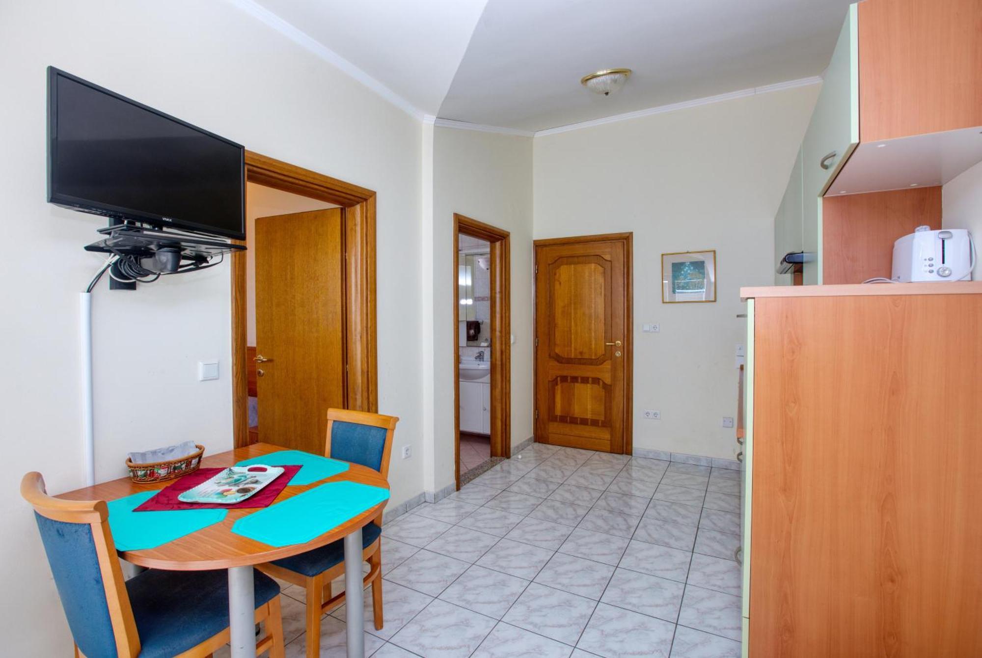 Family Friendly Seaside Apartments Brodarica, Sibenik - 15270 חדר תמונה