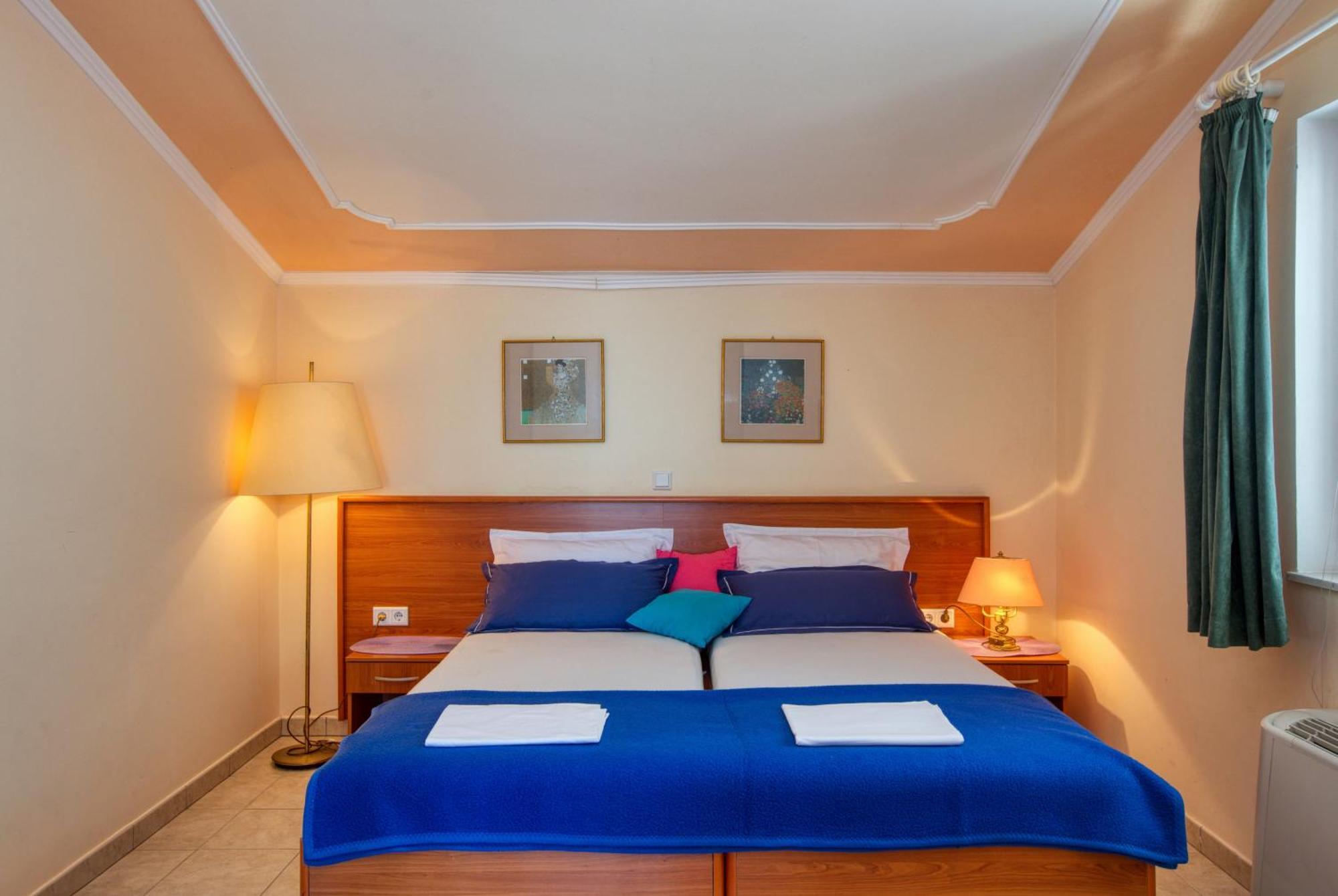 Family Friendly Seaside Apartments Brodarica, Sibenik - 15270 חדר תמונה