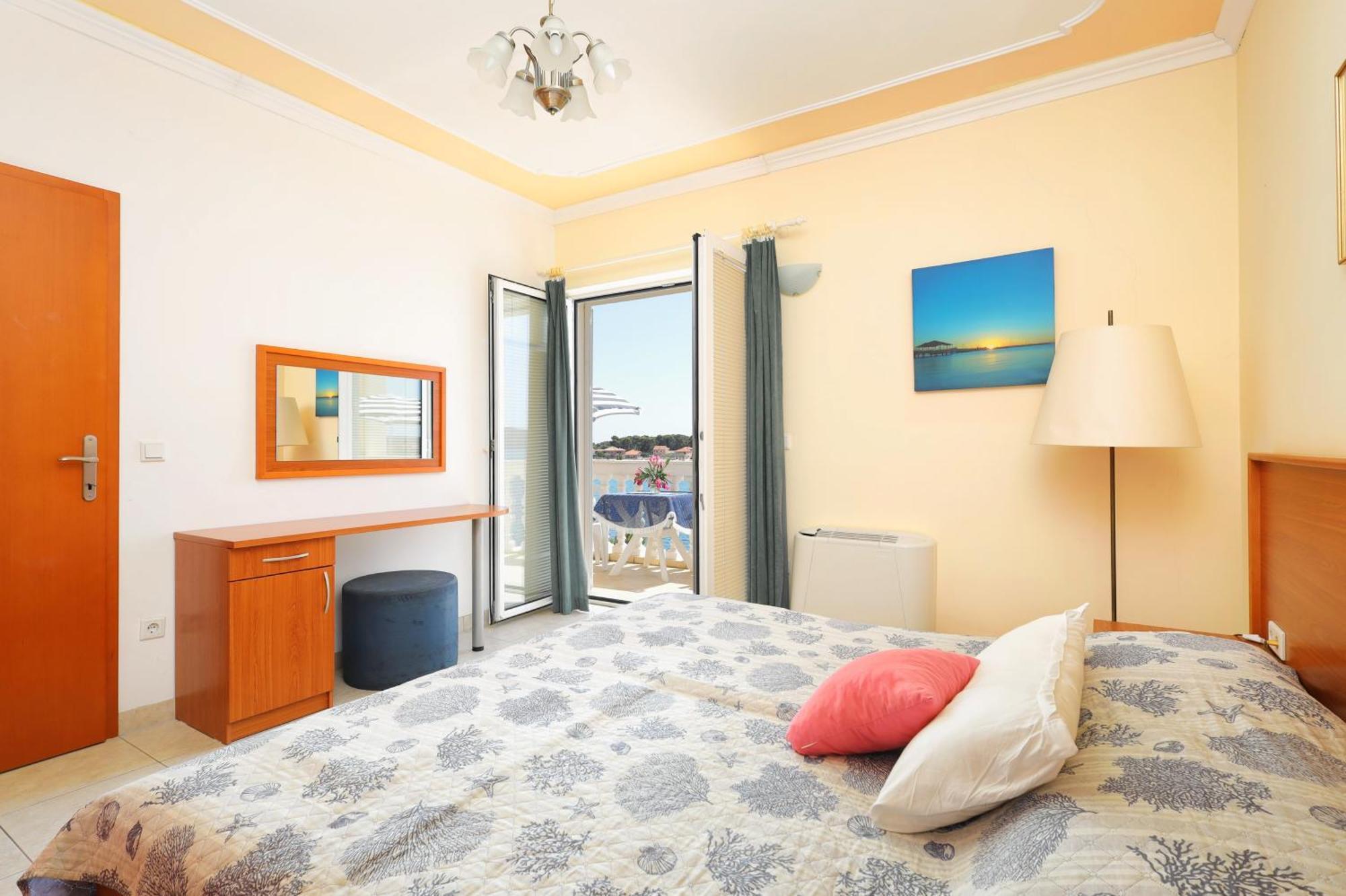 Family Friendly Seaside Apartments Brodarica, Sibenik - 15270 חדר תמונה